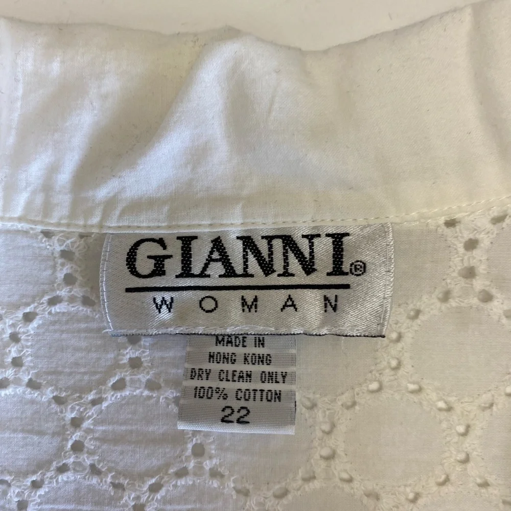 Gianni Woman white cotton eyelet blouse, Sz. 22